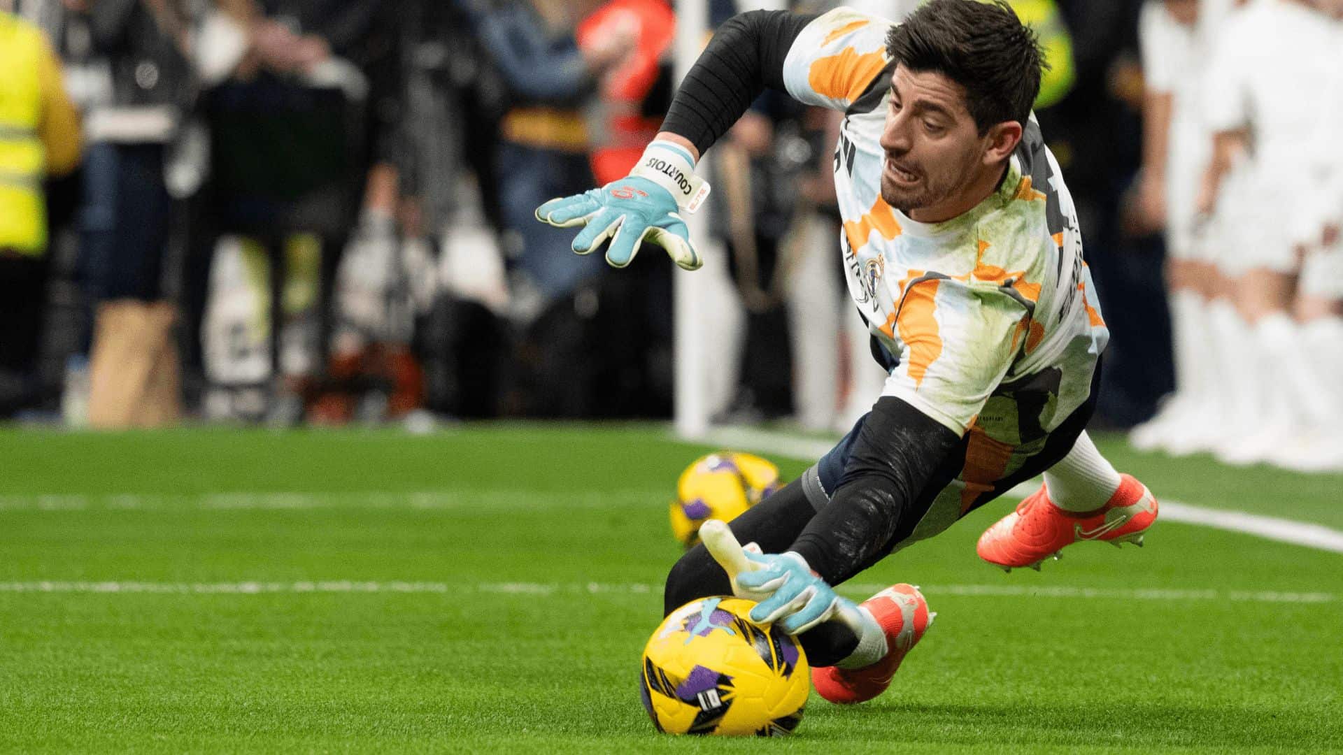 Thibaut Courtois recovery extended as Real Madrid star misses training