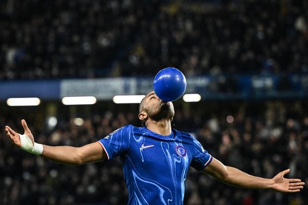 Chelsea have final £52m transfer chance as Enzo Maresca set for Hugo Ekitike boost