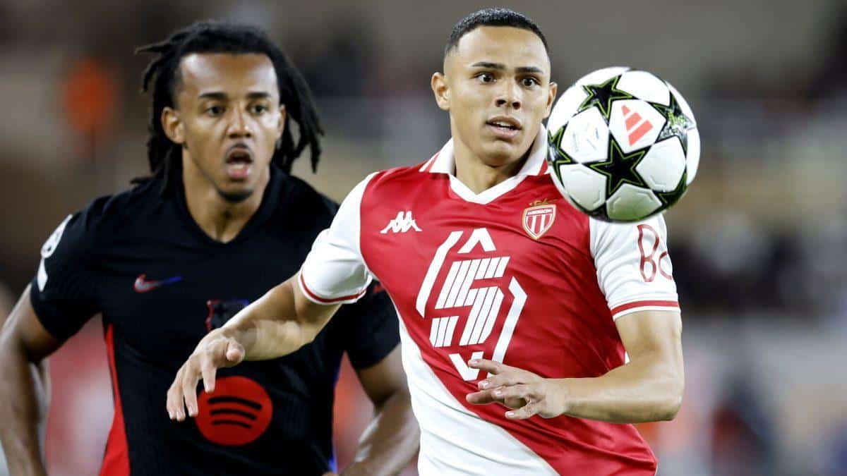 Barcelona target gives up hope of move this summer
