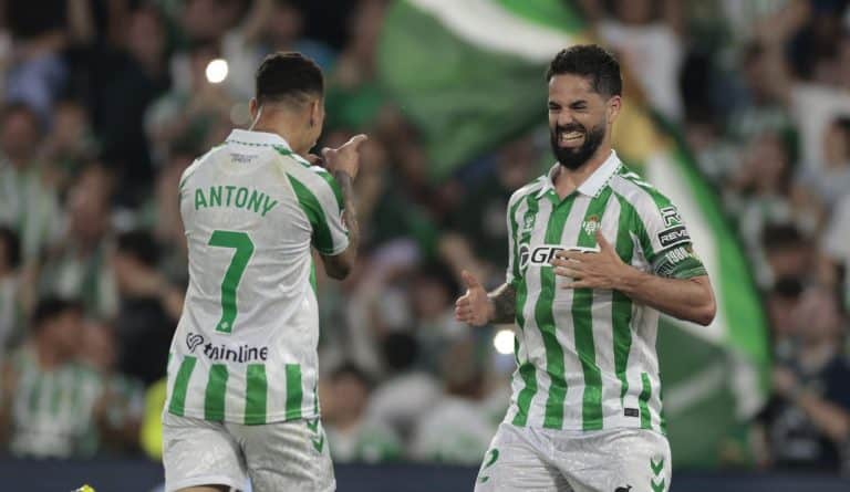 Antony stance on Real Betis move continues to frustrate Man United