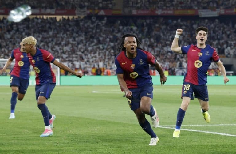 Manchester City enquire about Barcelona star amid contract negotiations