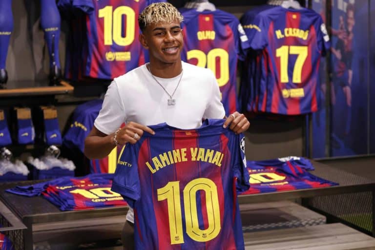 The heartwarming moments from Lamine Yamal's renewal