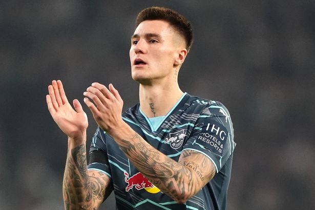 Man Utd can give Chelsea two clear gifts after Benjamin Sesko transfer 'bids'