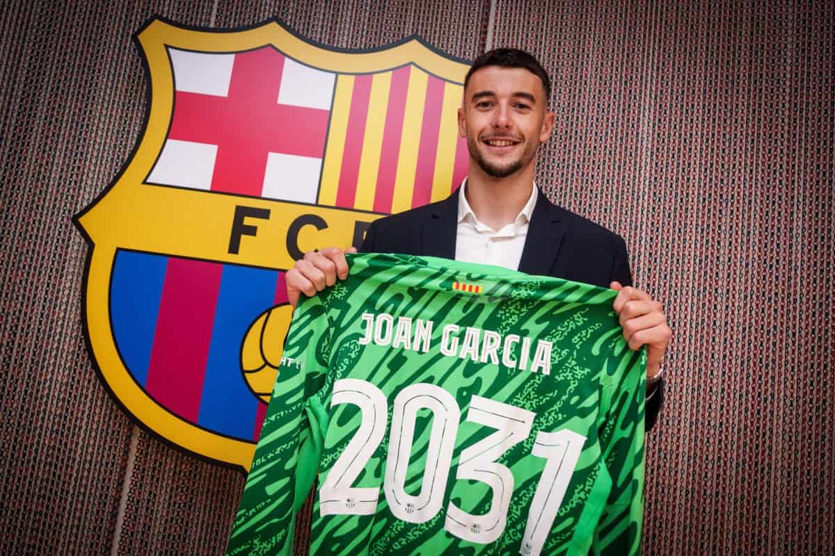 Espanyol star reacts to Joan Garcia move to bitter rivals Barcelona